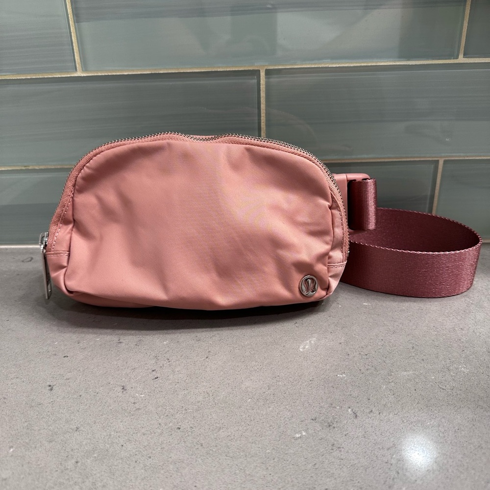 Lululemon everywhere belt bag 1L Pink Pastel